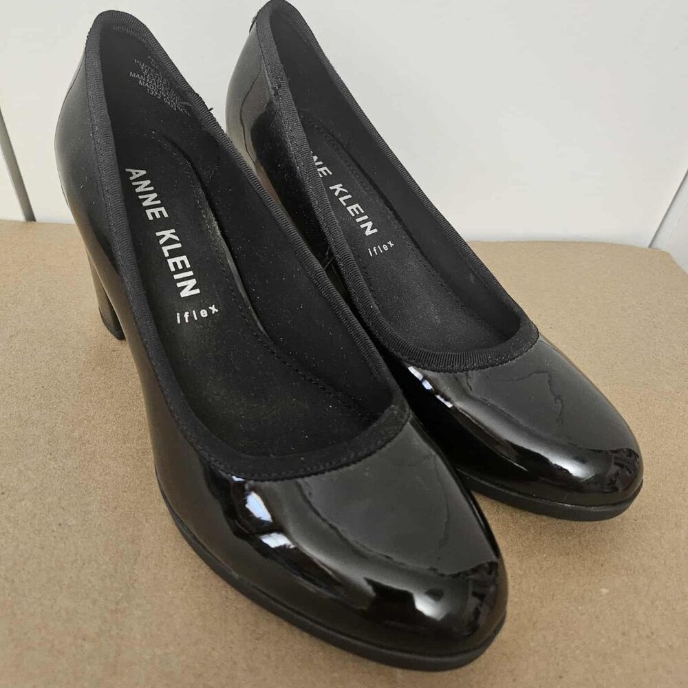 Anne Klein Black Patent Heels Size 6
